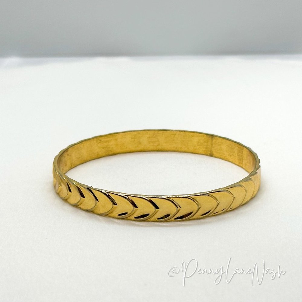 Vintage Grape Leaf Arrows Bangle Bracelet - Picture 3 of 7
